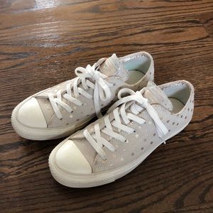 VGUC Women’s suede Converse All Stars, size 7